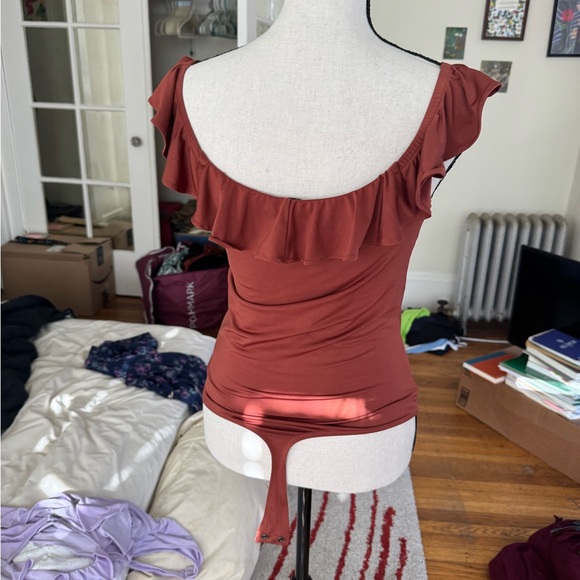 Express Rust Body Contour Top - Picture 3 of 3